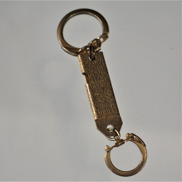 Vintage Sea Horse Charm Keychain Keyring Twin Lock Nautical Key Holder - Picture 4 of 5